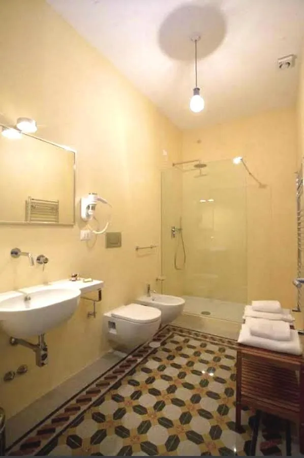 ** Oda ve Kahvaltı B&B Santi Quattro Al Colosseo Roma İtalya