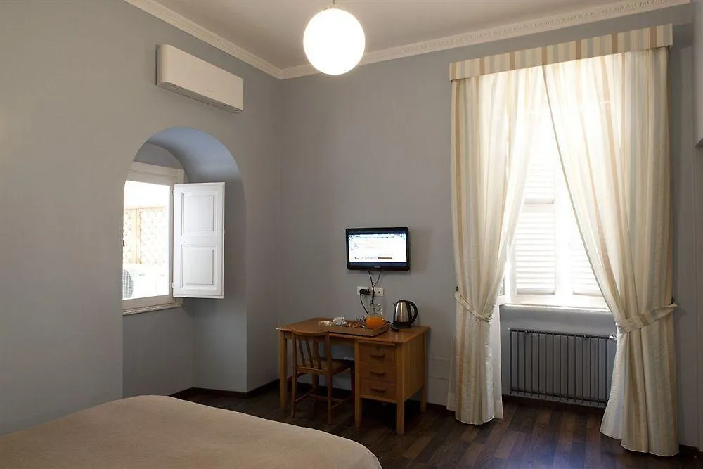 B&B Santi Quattro Al Colosseo Roma 2*,  İtalya