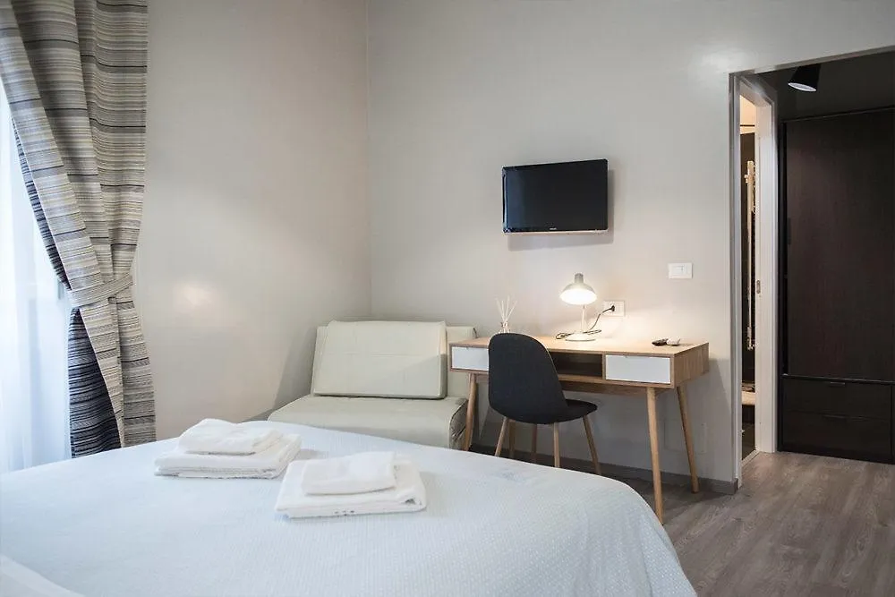 ** Oda ve Kahvaltı B&B Santi Quattro Al Colosseo Roma İtalya