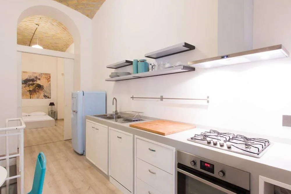 B&B Santi Quattro Al Colosseo Roma Oda ve Kahvaltı