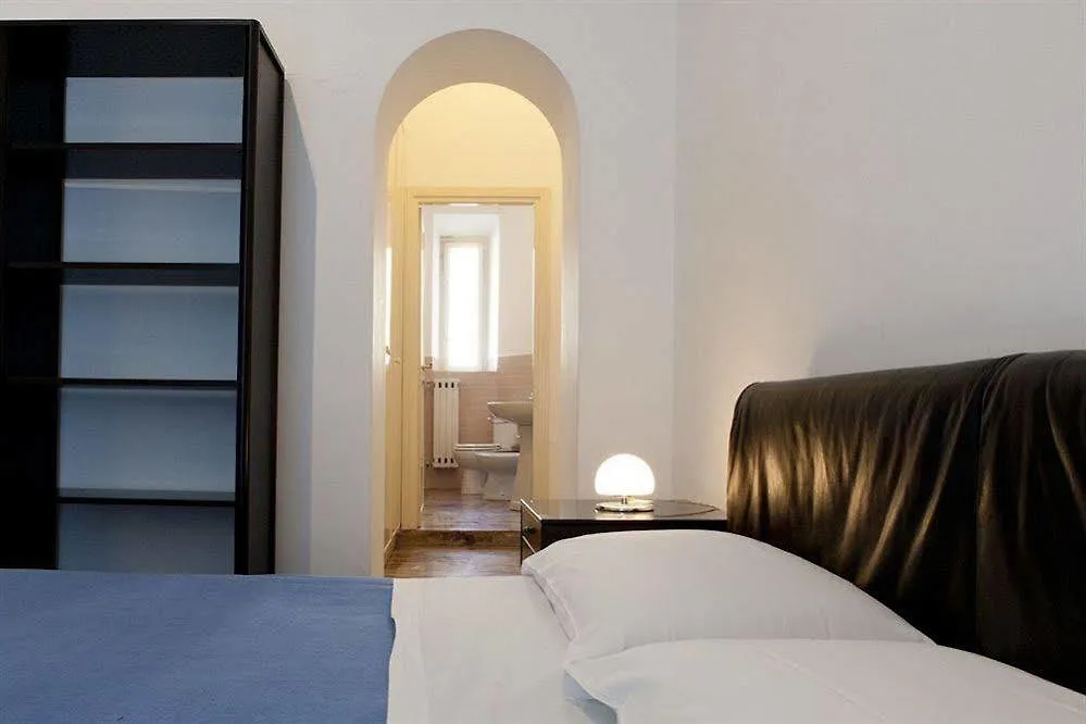 Oda ve Kahvaltı B&B Santi Quattro Al Colosseo Roma