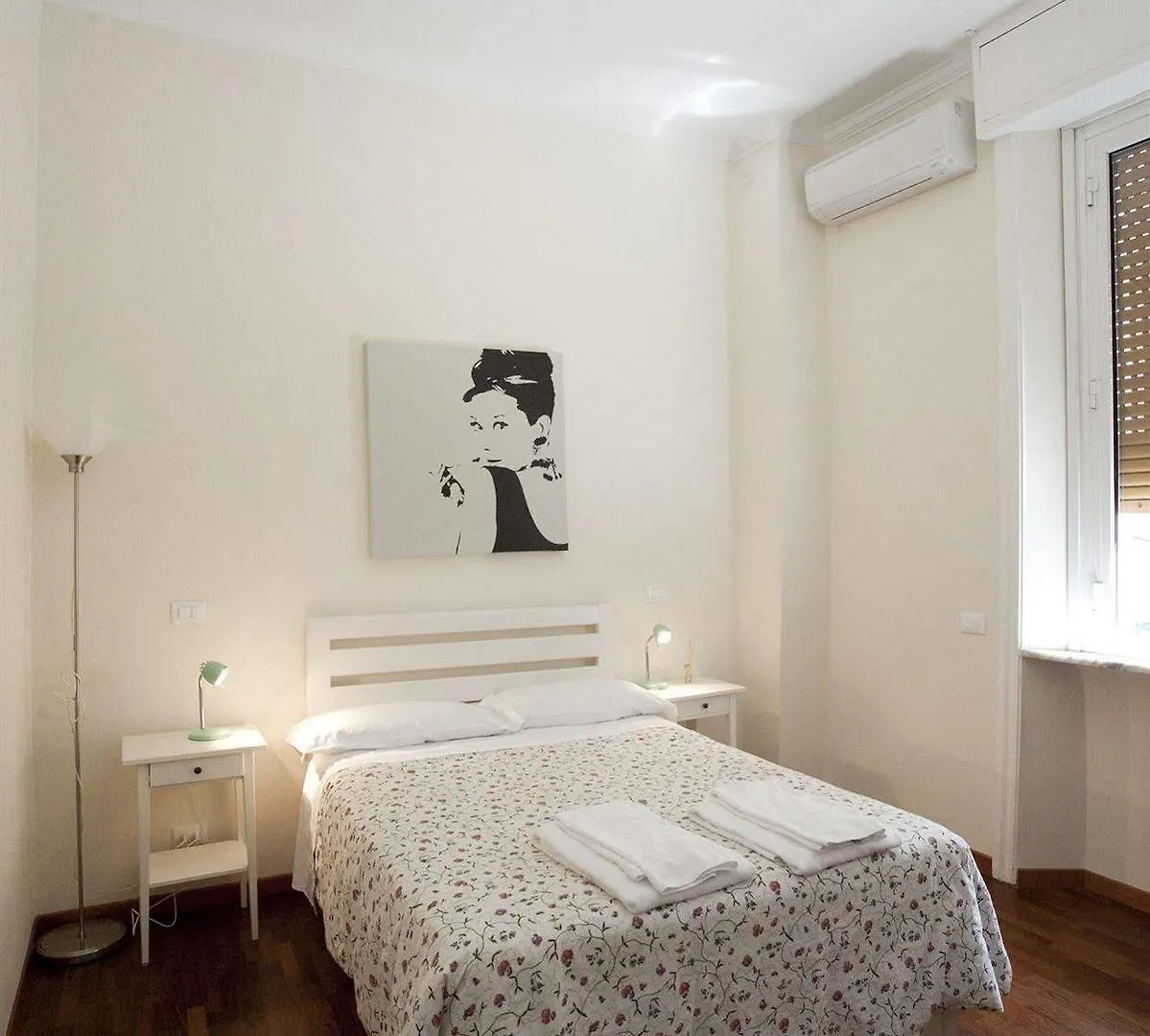 B&B Santi Quattro Al Colosseo Roma Oda ve Kahvaltı