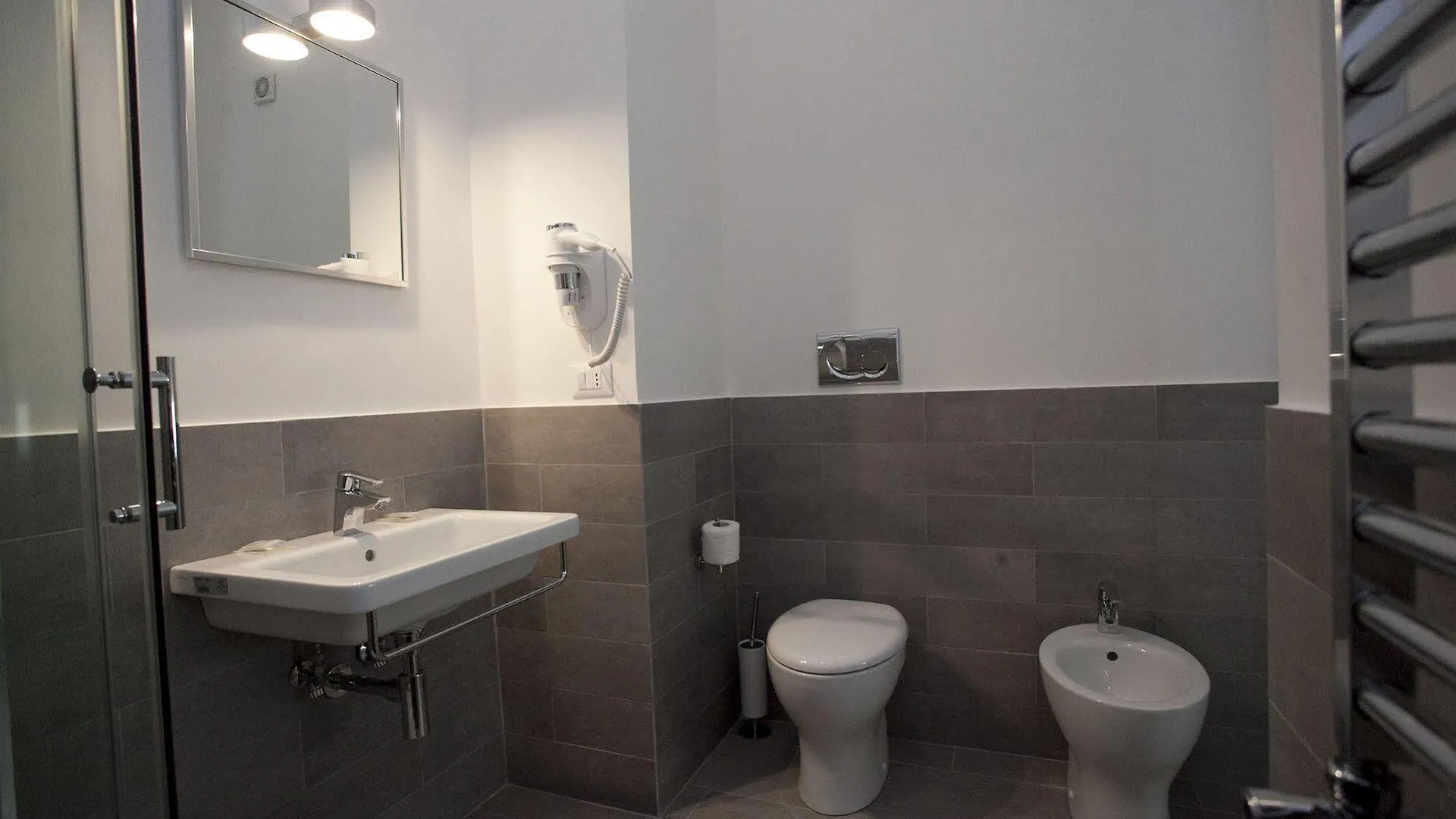 ** Oda ve Kahvaltı B&B Santi Quattro Al Colosseo Roma İtalya