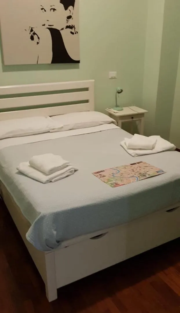 ** Oda ve Kahvaltı B&B Santi Quattro Al Colosseo Roma İtalya